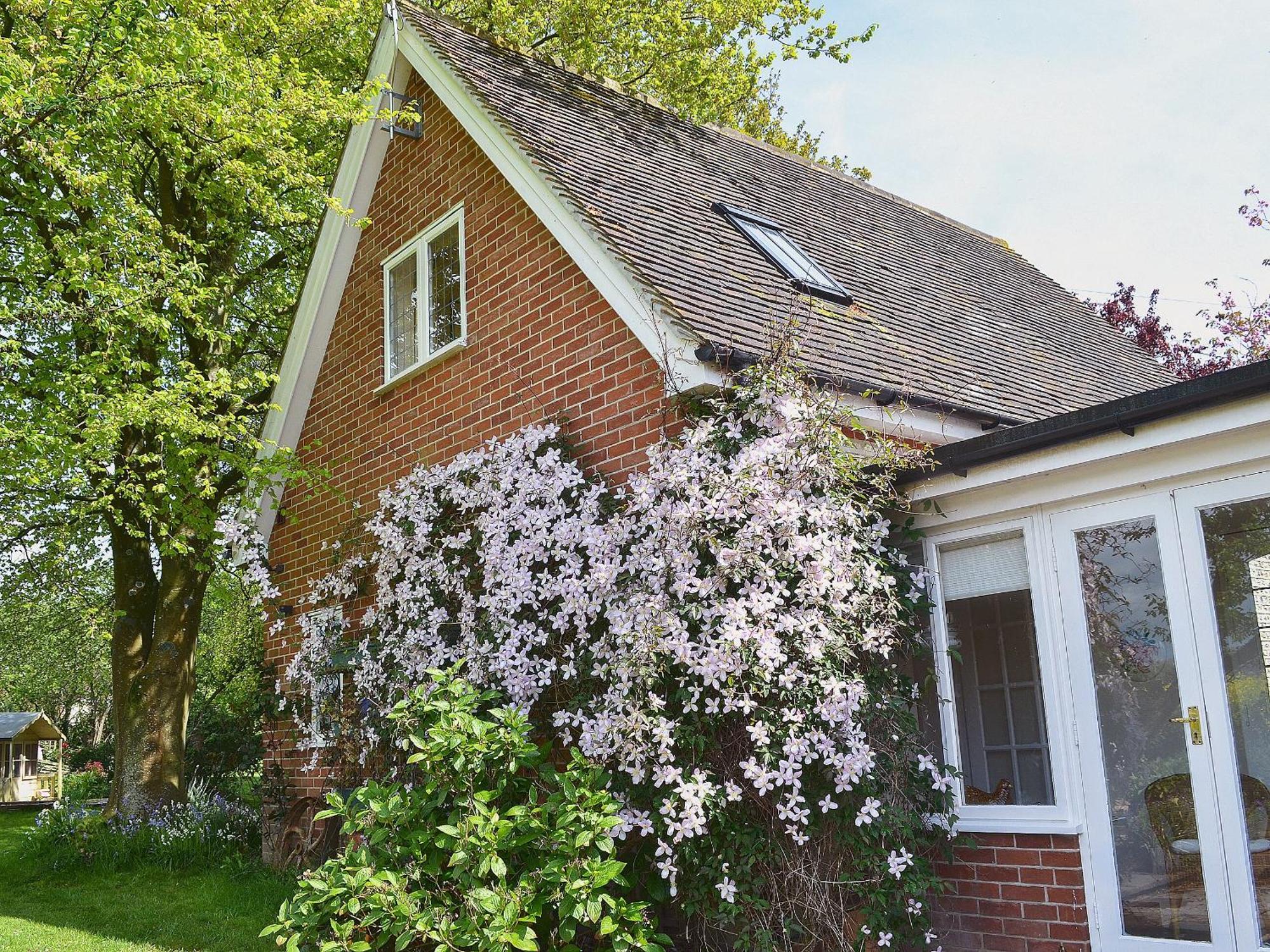 Goodwood Coach House Villa Westhampnett Exterior photo